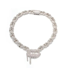  INFINITY CHAIN LIP PENDANT NECKLACE
